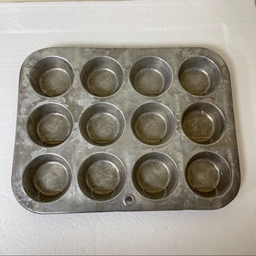 Vintage Mirro Aluminum 12 Muffin Tin 162M